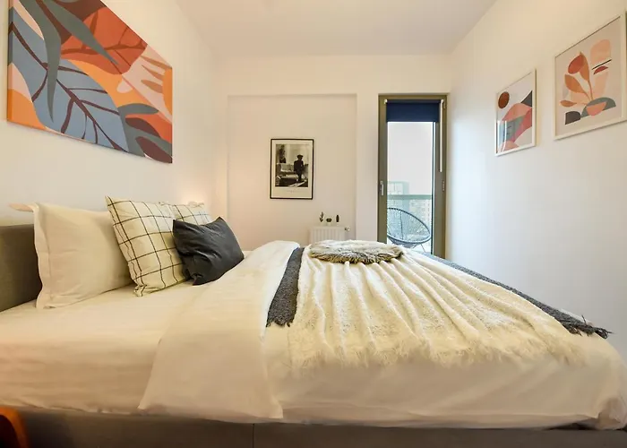 The Geometrist - Stunning 1Br Apt With Balcony