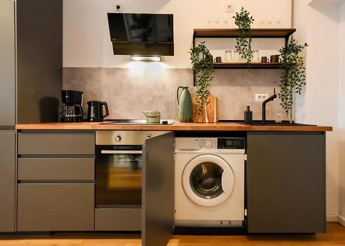 The Geometrist - Stunning 1Br Apt With Balcony