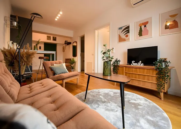 The Geometrist - Stunning 1Br Apt With Balcony