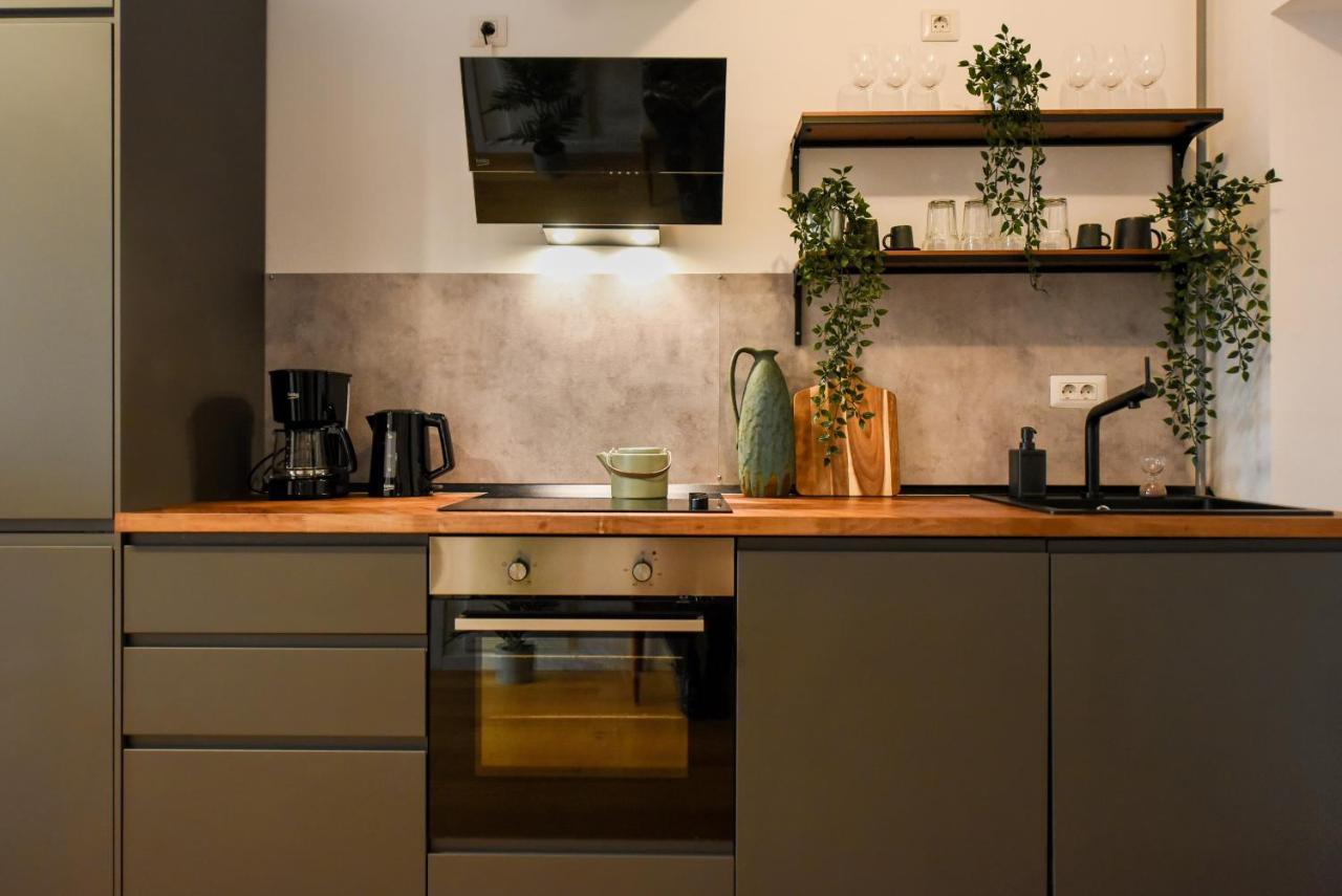 The Geometrist - Stunning 1br With Balcony *