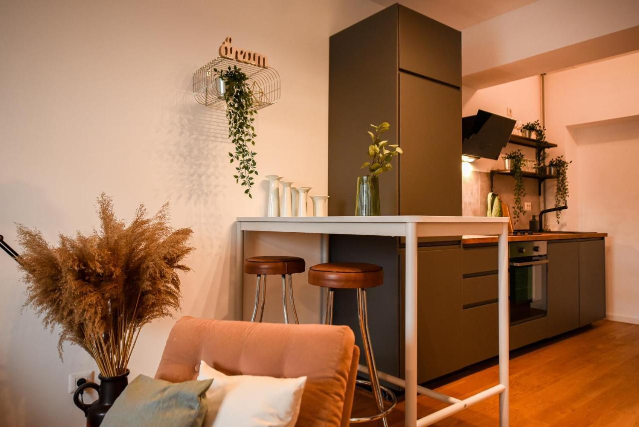 Apartment The Geometrist - Stunning 1br With Balcony Bucharest