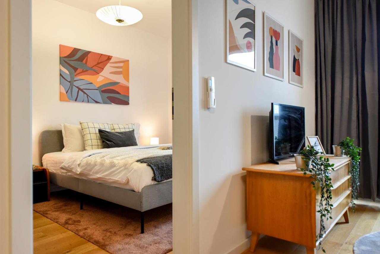 The Geometrist - Stunning 1br With Balcony
