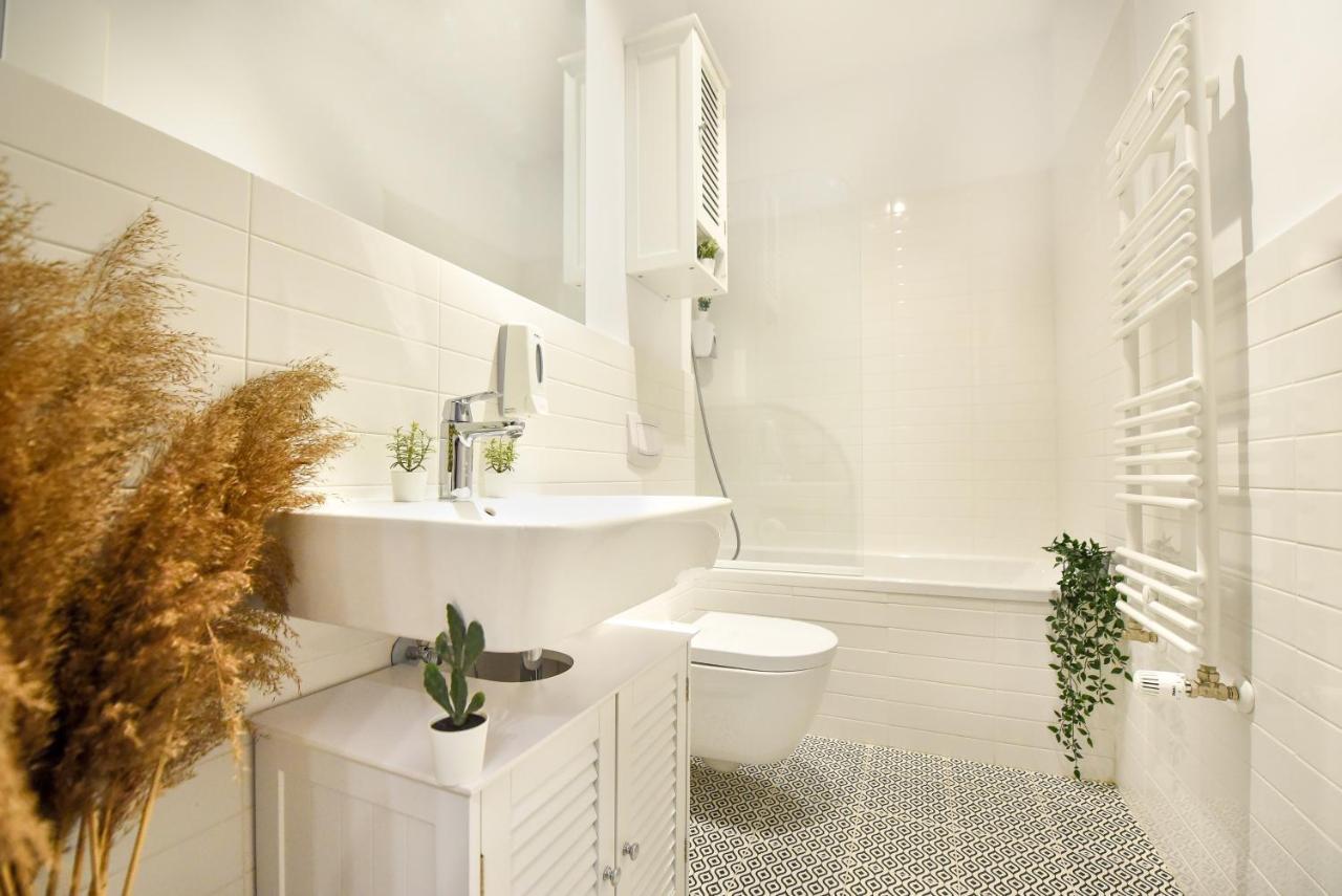 The Geometrist - Stunning 1br With Balcony Apartment Bucharest